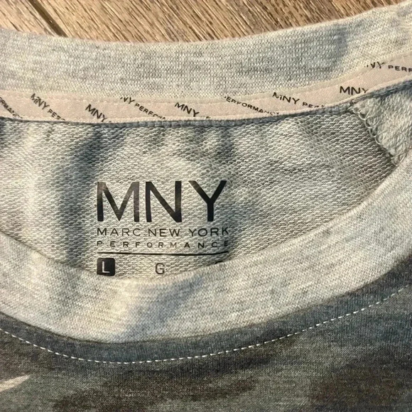 Super soft MNY sweater - Picture 2 of 2